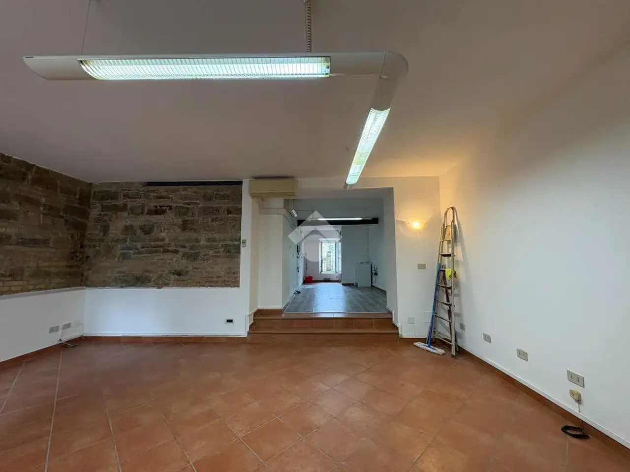 Negozio in Via Francesco Cappello 12, Trieste, {3} - Foto 2