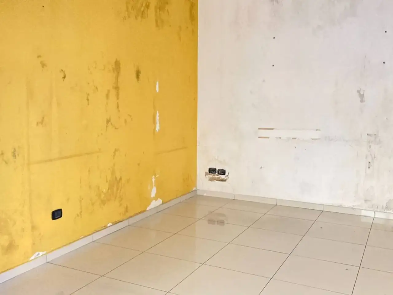 Esercizio commerciale in Corso Chiaiano Napoli, Napoli, {3} - Foto 2