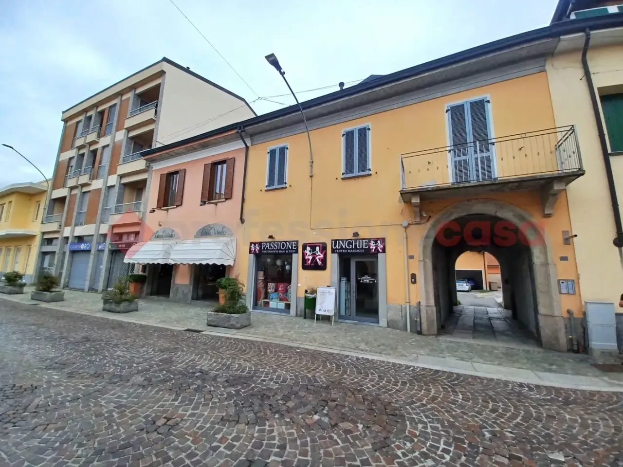 Esercizio commerciale in Piazza San Martino  24, Inveruno, {3} - Foto 2