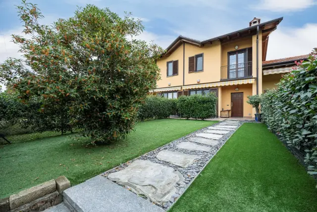 Villa a schiera in Via Chiesa 35t, Gazzada Schianno - Foto 1