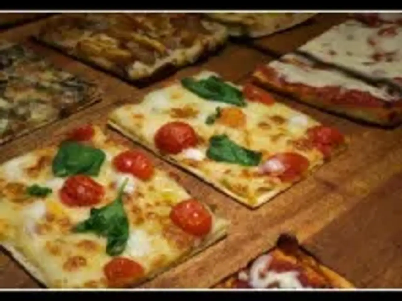 Pizza al taglio in Piazza Cola di Rienzo, Roma, {3} - Foto 2