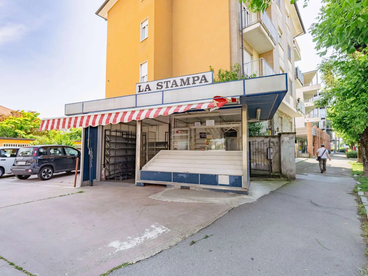 Negozio in Viale Garibaldi Snc, Carmagnola, {3} - Foto 1