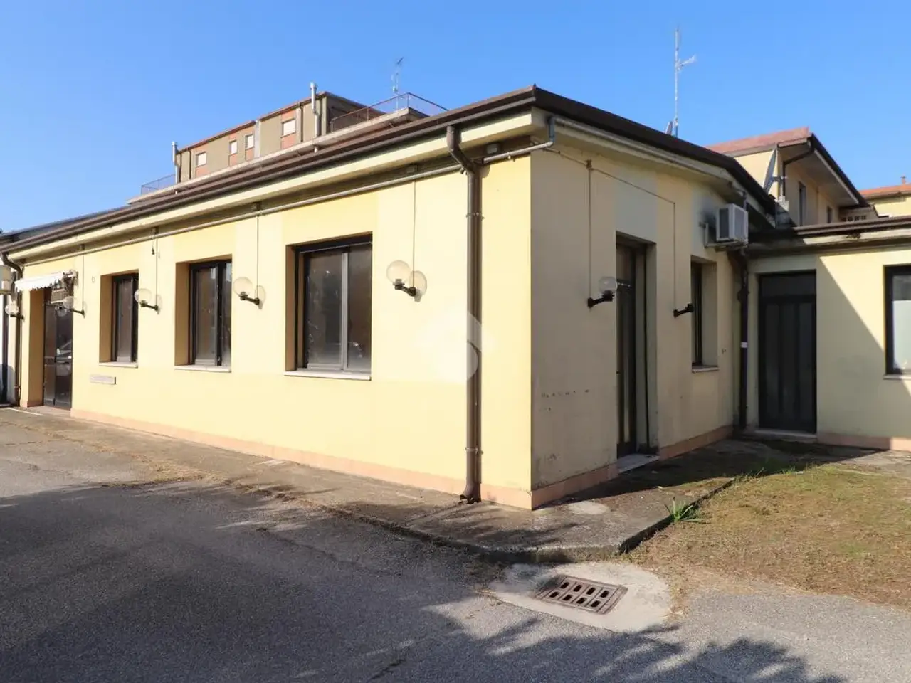 Magazzino in Via Unione Europea 22, Marmirolo, {3} - Foto 1