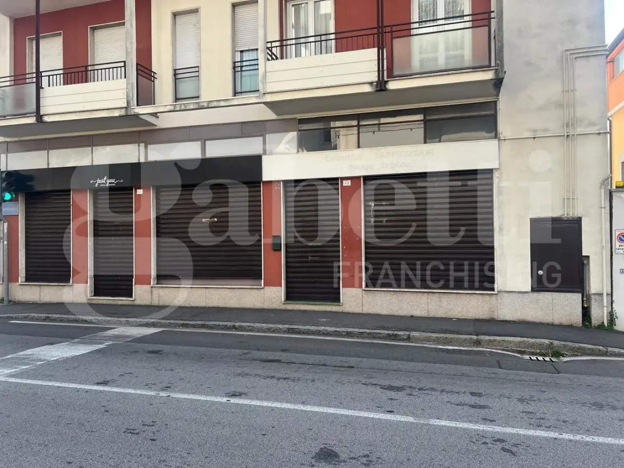 Negozio in Via Monsignor Polvara 42, Lecco, {3} - Foto 1