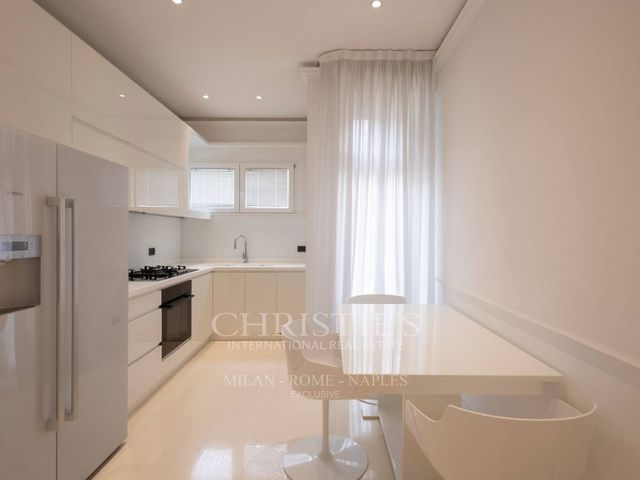 2-room flat in Via Olmetto 2a, Milano - Photo 1