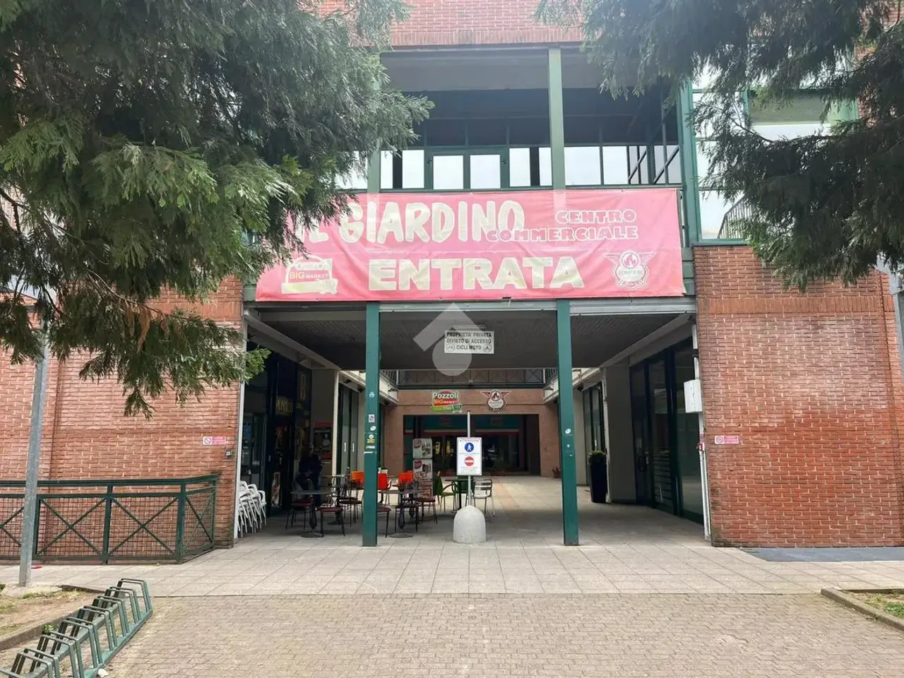 Negozio in Via Ugo Foscolo, Verano Brianza, {3} - Foto 2