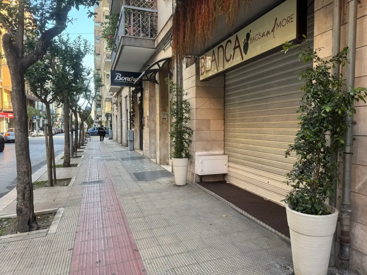 Negozio in Via De Rossi 72, Bari, {3} - Foto 1