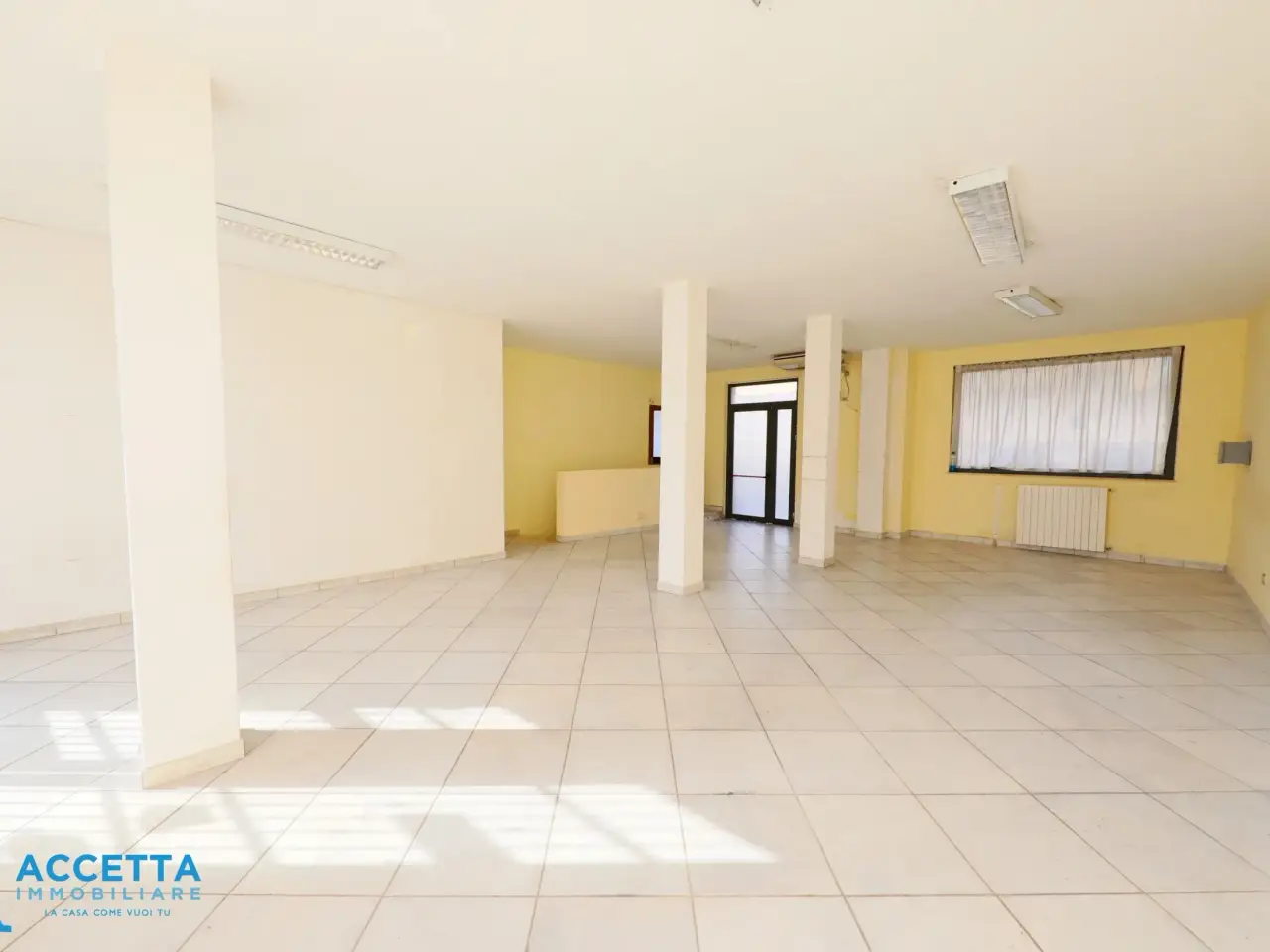Negozio in Corso Vittorio Emanuele II 196, Taranto, {3} - Foto 2