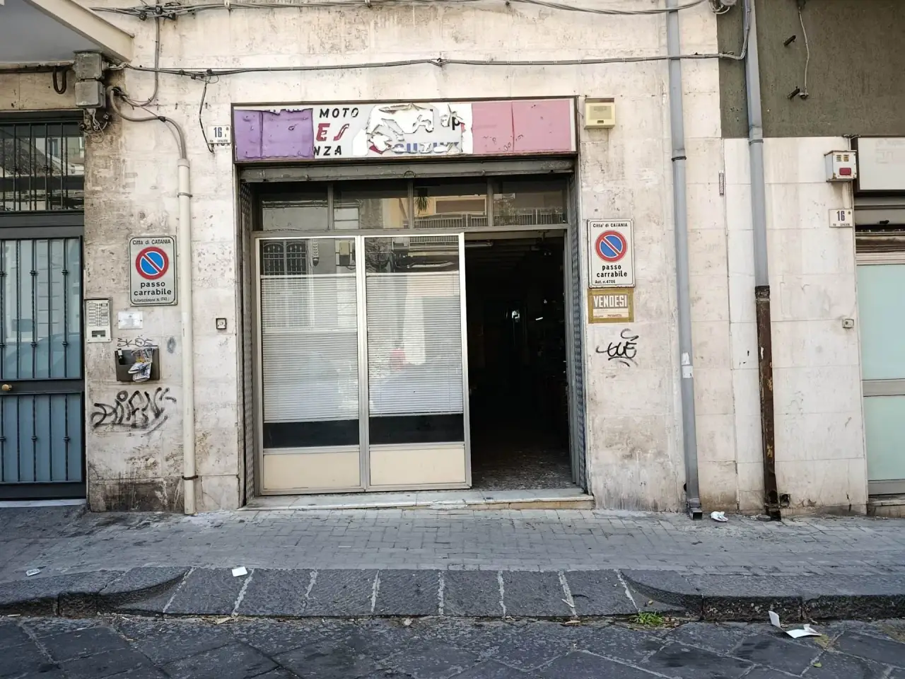 Esercizio commerciale in  Catania, Catania, {3} - Foto 1