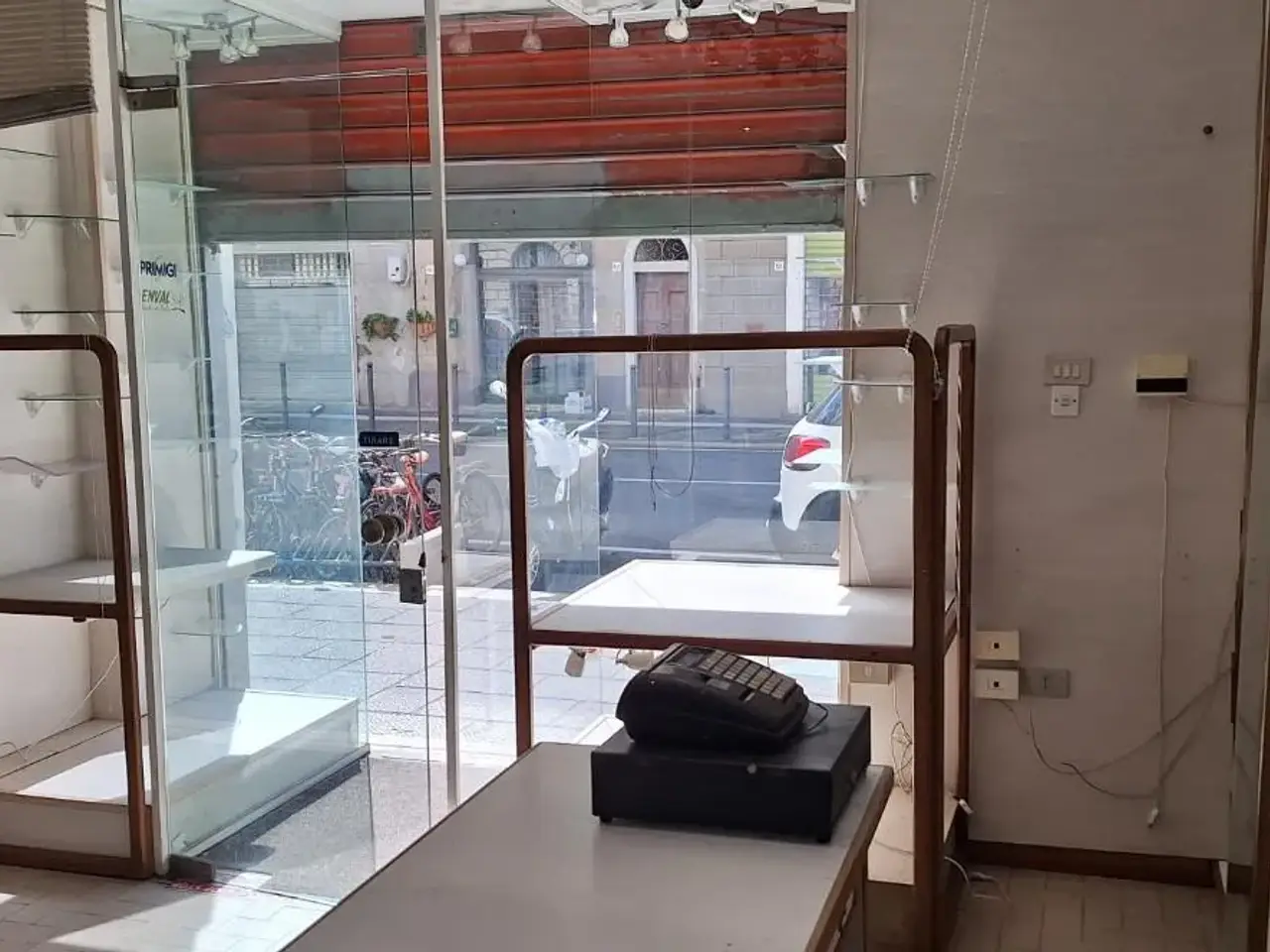 Locale commerciale in , Livorno, {3} - Foto 1
