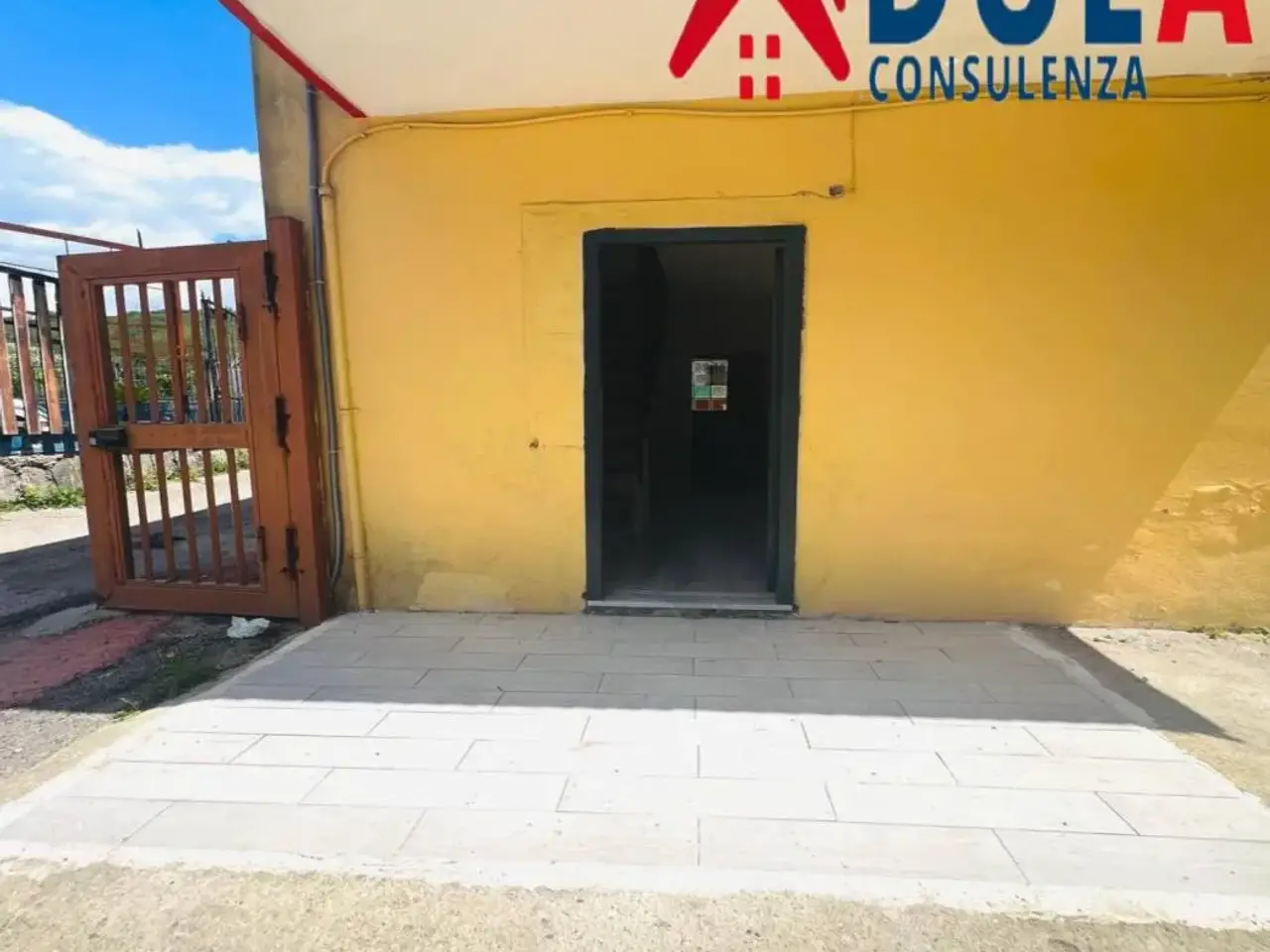 Locale commerciale in Via Alfonso Artiaco, Pozzuoli, {3} - Foto 1