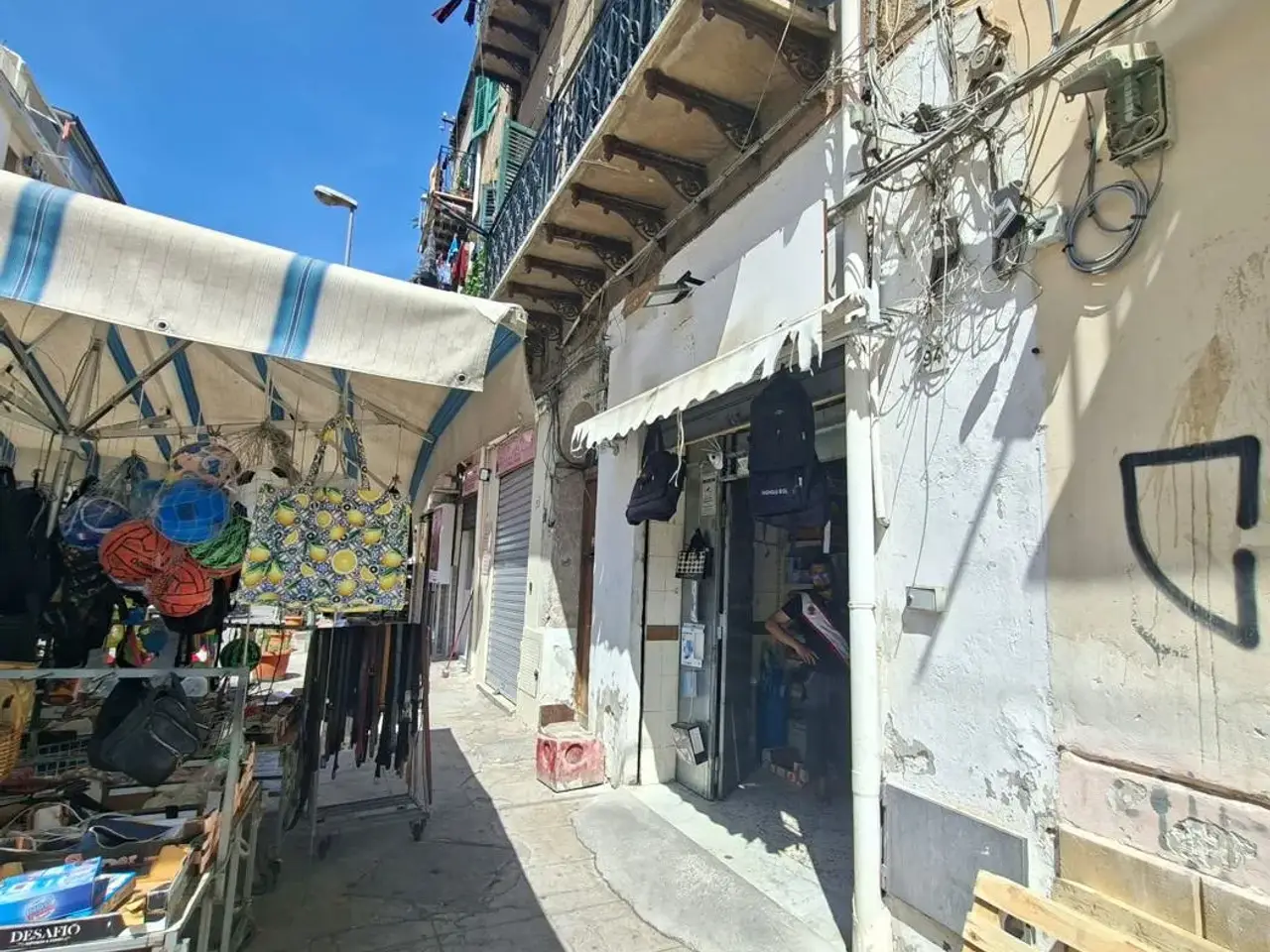 Negozio in Via Montalbo 94, Palermo, {3} - Foto 2