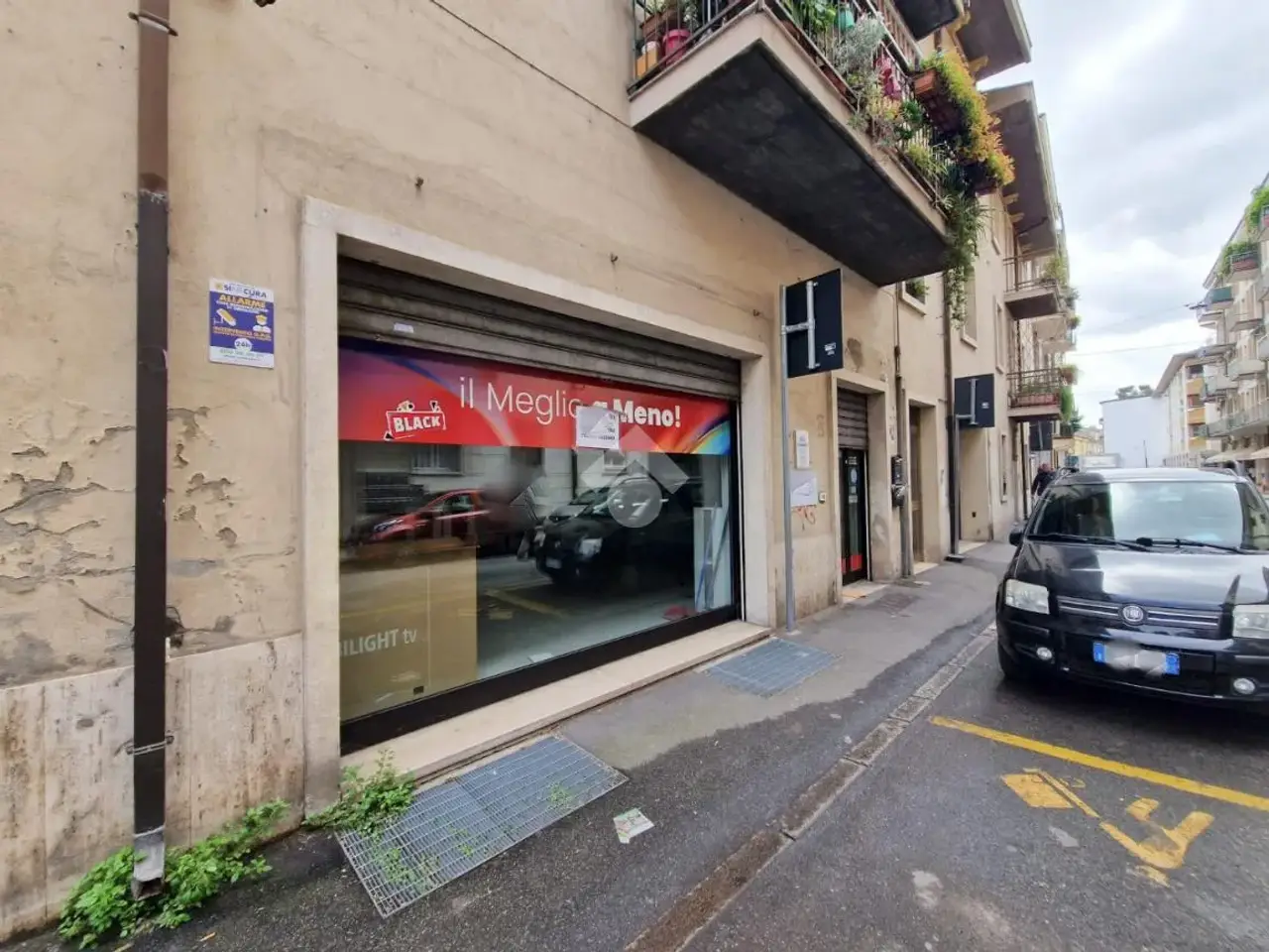 Negozio in Via Badile 18, Verona, {3} - Foto 1