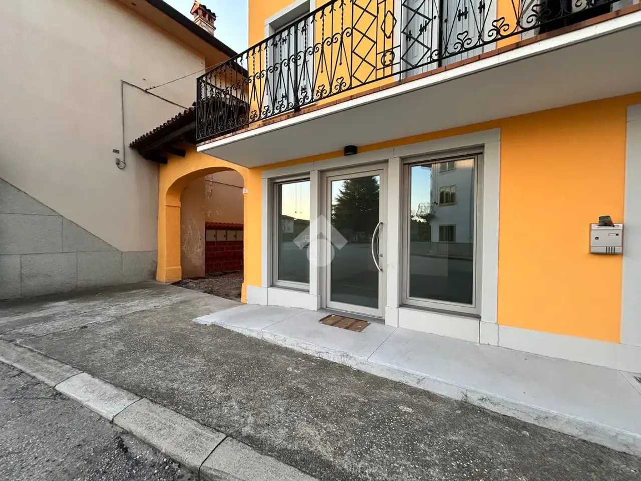 Negozio in Negozio Piazza Cortina 5, Mereto Di Tomba, {3} - Foto 1