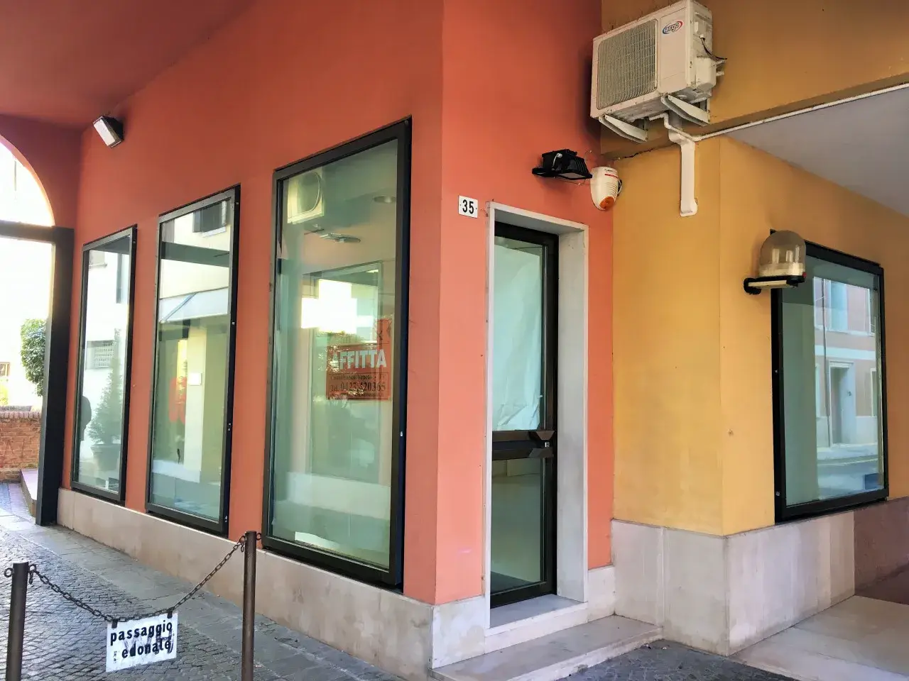 Negozio in Piazza Giorgione, Castelfranco Veneto, {3} - Foto 1