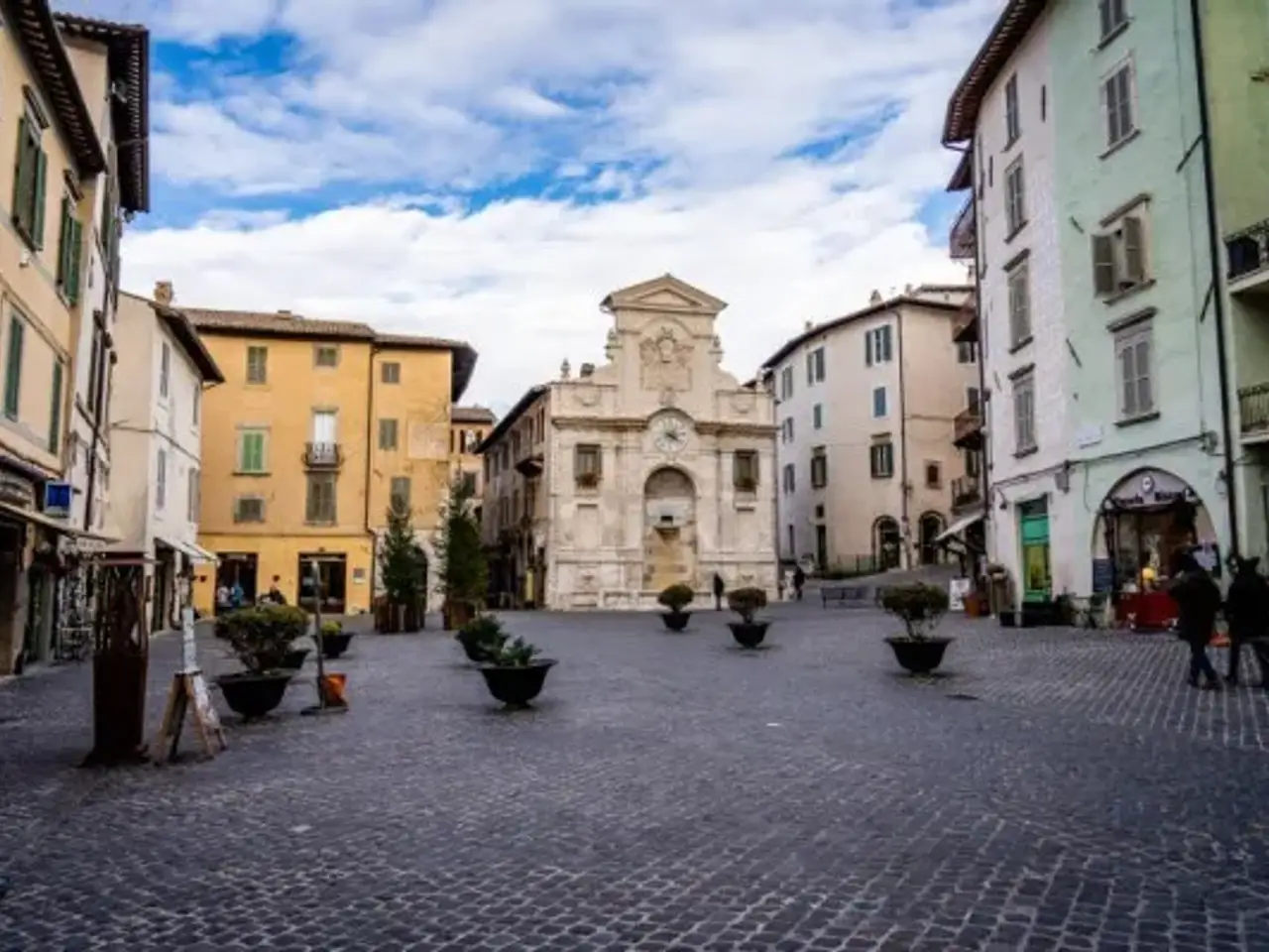 Negozio in Piazza del Mercato, Spoleto, {3} - Foto 1