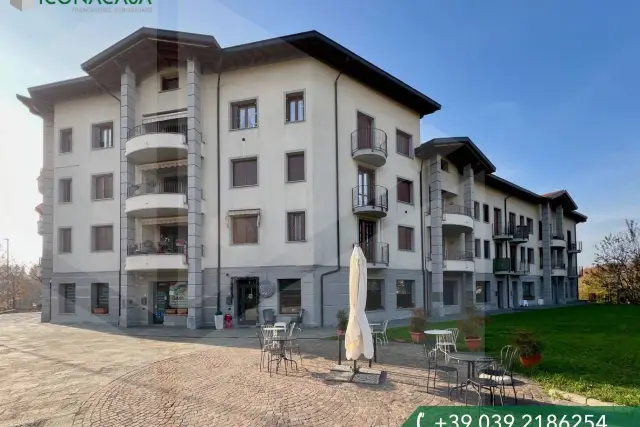 Vierzimmerwohnung in Via Carlo Ferrario 15, Besana in Brianza - Foto 1