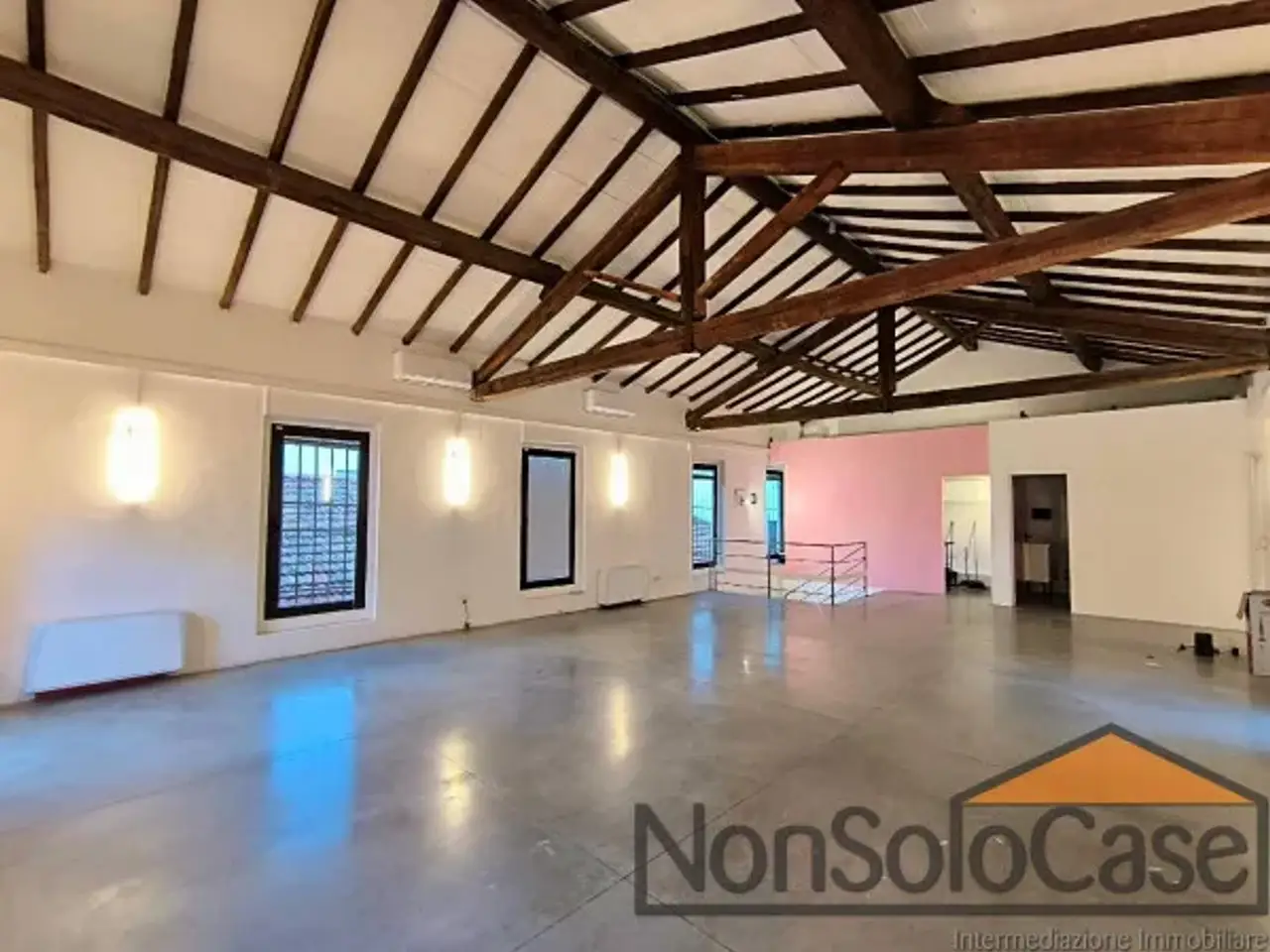 Negozio in Piazza San Francesco, Prato, {3} - Foto 1