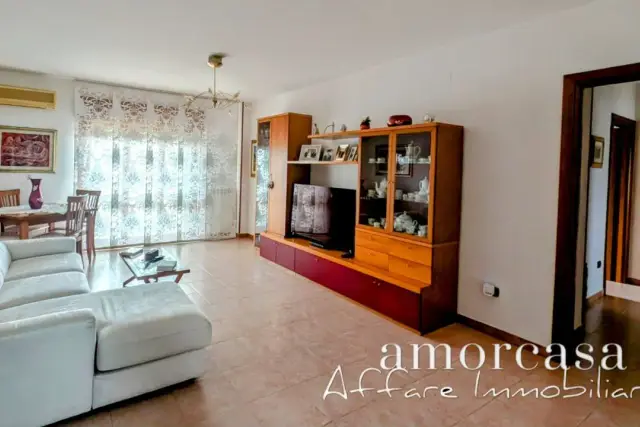 4-room flat in Via Aldo Capitini 40, Crotone - Photo 1