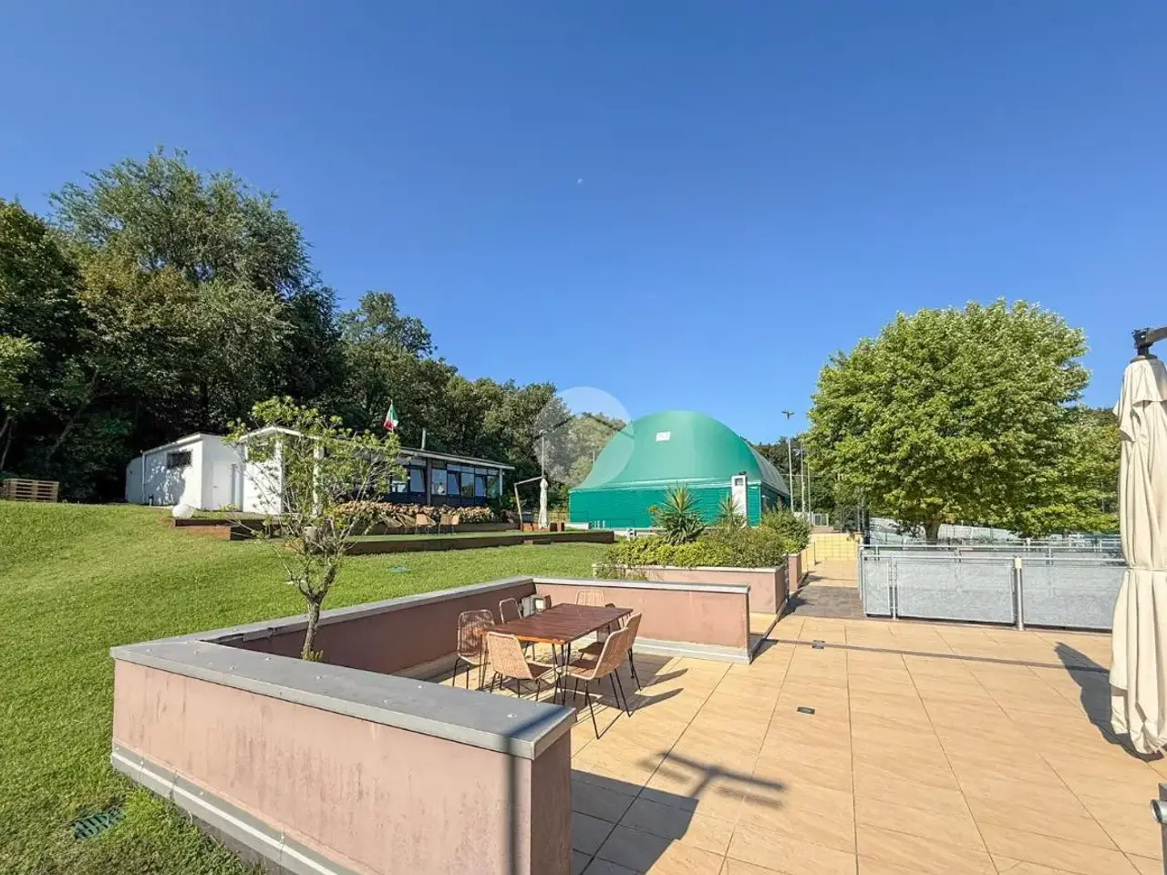Palazzina commerciale in Via Eleonora Duse 3, Castiglione Delle Stiviere, {3} - Foto 1