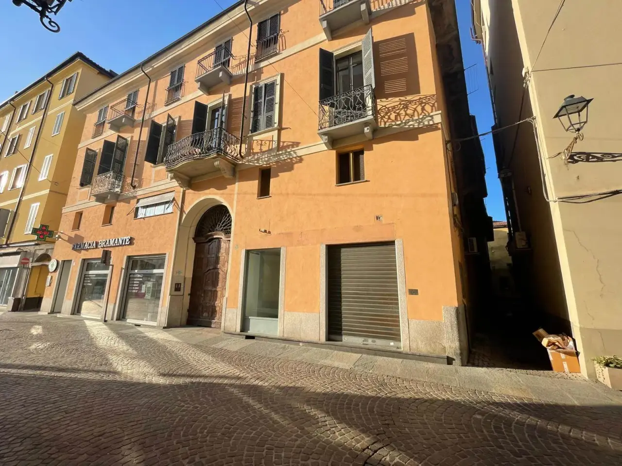 Negozio in Via del Duomo, Casale Monferrato, {3} - Foto 2