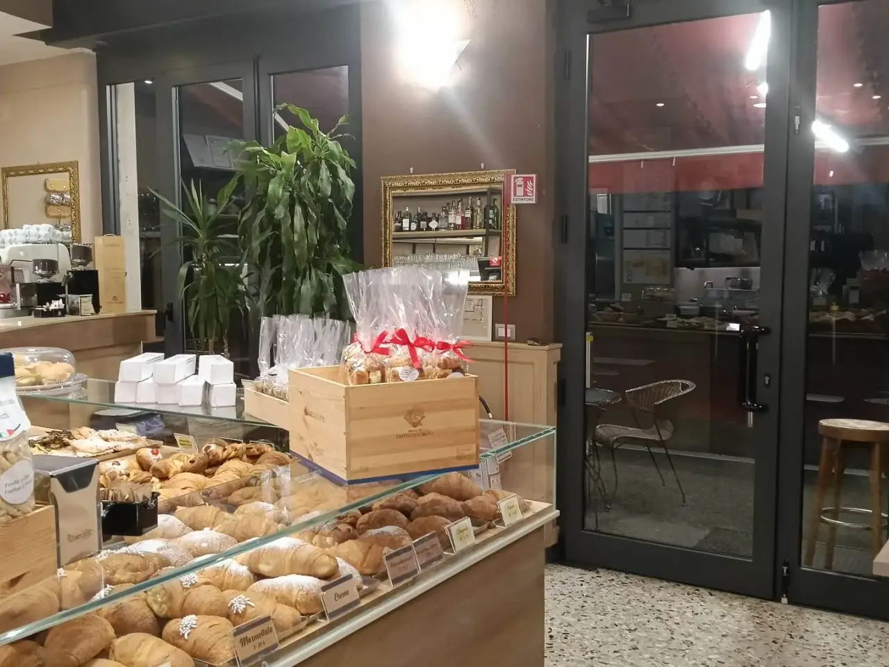 Pasticceria in , Pogliano Milanese, {3} - Foto 1