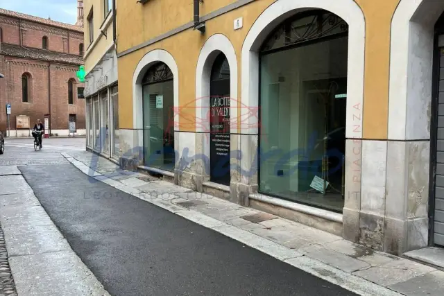 Geschäft in Via Cristoforo Poggiali 4, Piacenza - Foto 1