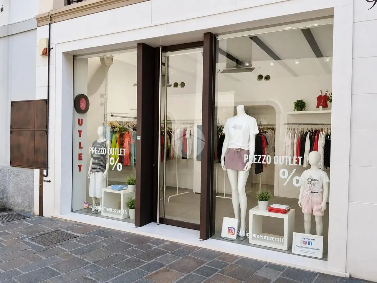 Negozio in Via San Pietro 9, Seregno, {3} - Foto 1