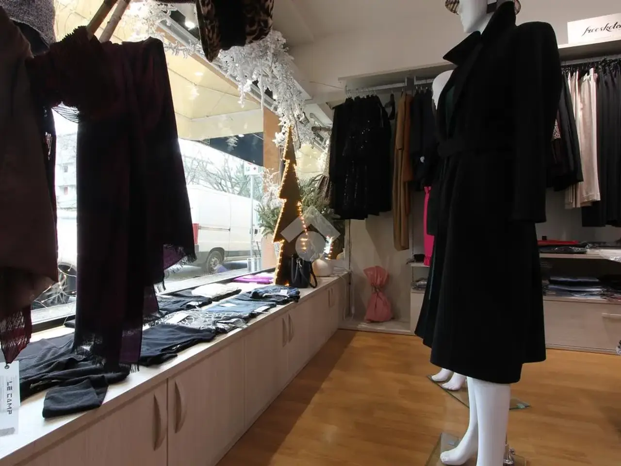 Negozio in Viale Volontari della Libertà 34, Udine, {3} - Foto 2