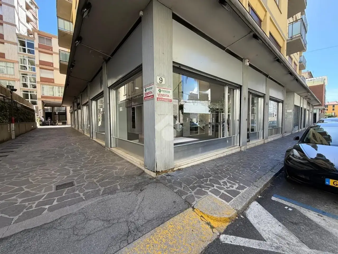 Negozio in Via Antonio Ghislanzoni 11, Bergamo, {3} - Foto 1