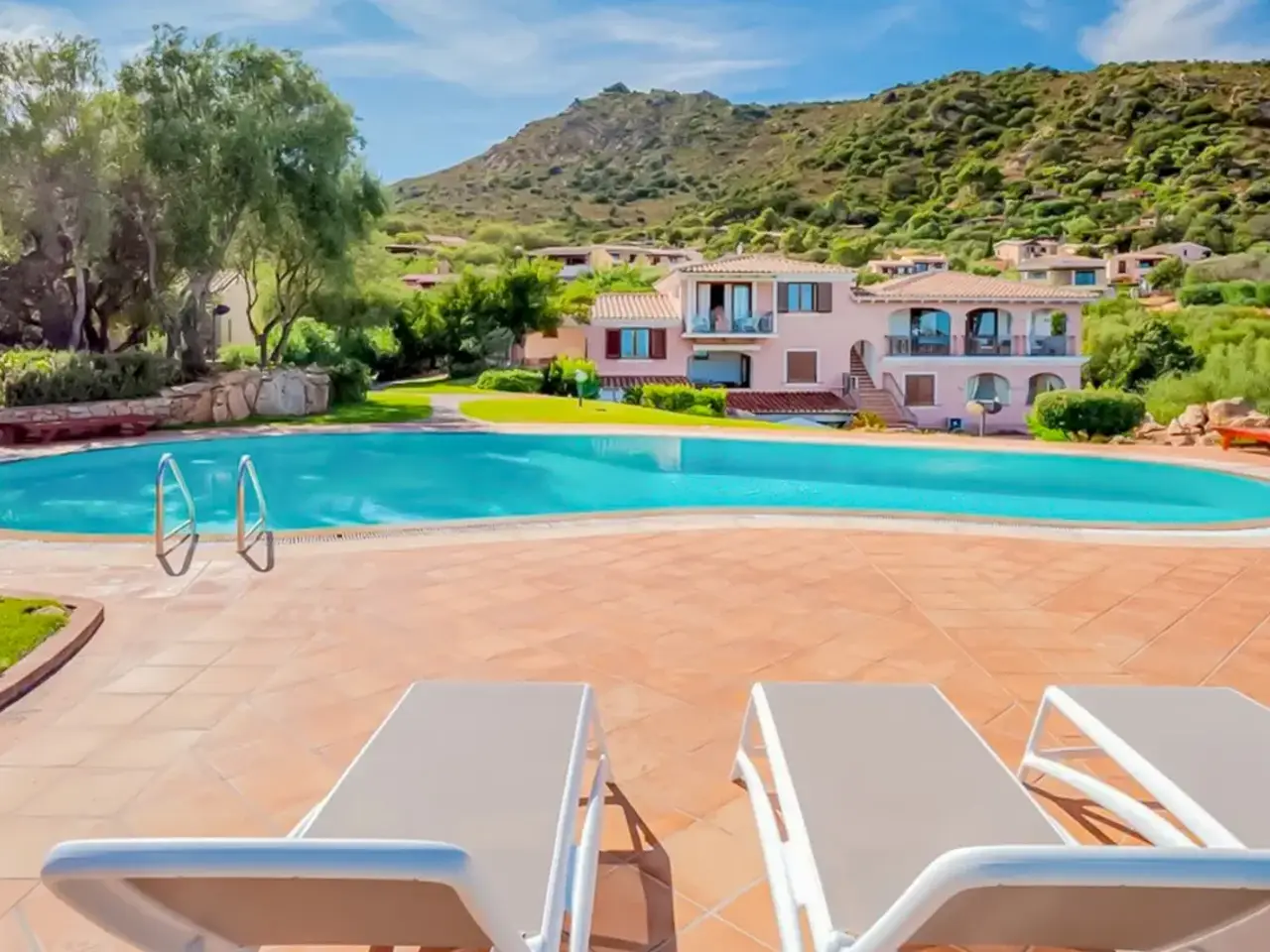 Albergo in Lu Fraili Sopra, San Teodoro, {3} - Foto 1
