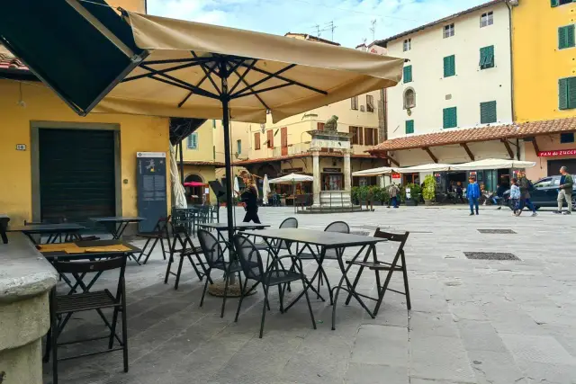 Geschäft in Piazza della Sala, Pistoia - Foto 1