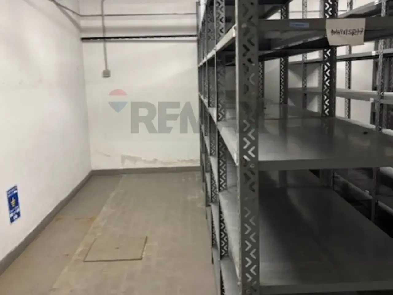 Magazzino in Via Broletto 30, Milano, {3} - Foto 1