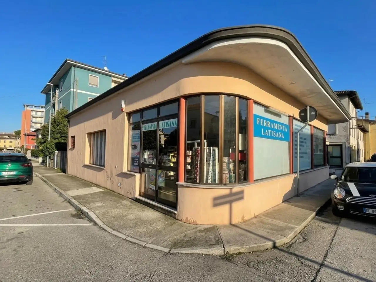 Locale commerciale in Via Guglielmo Marconi 58, Latisana, {3} - Foto 2