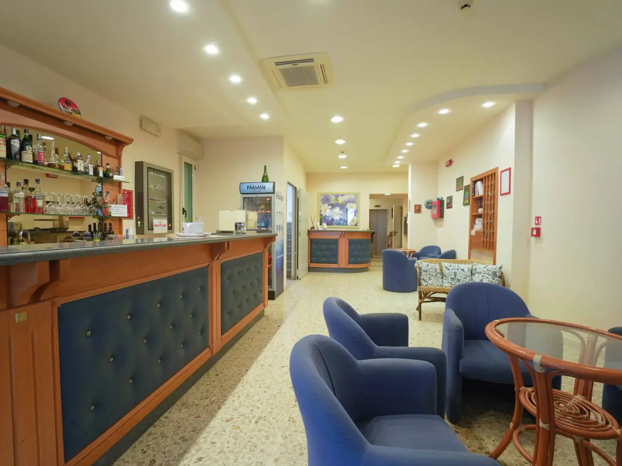 Palazzina commerciale in Via Publio Virgilio Marone, Bellaria-Igea Marina, {3} - Foto 1