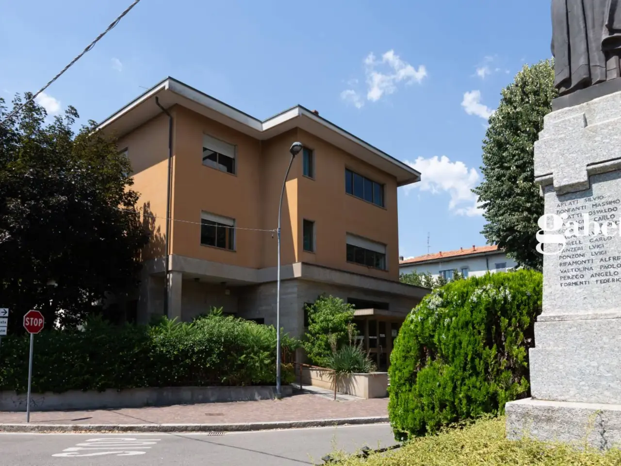 Negozio in Viale delle Rimembranze 8, Osnago, {3} - Foto 1