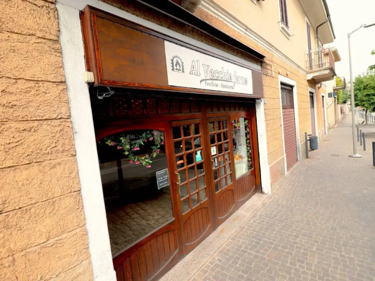 Locale commerciale in Piazza d'Armi 8 Magnago, Magnago, {3} - Foto 1