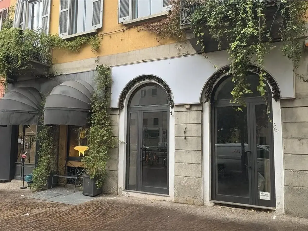 Tavola calda in Piazza San Nazaro in Brolo 3, Milano, {3} - Foto 1