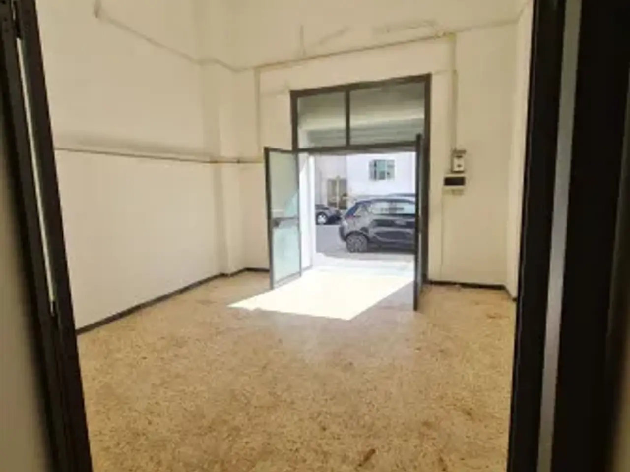 Negozio in Via Mario Antonio Alfani 68, Pontecagnano Faiano, {3} - Foto 2