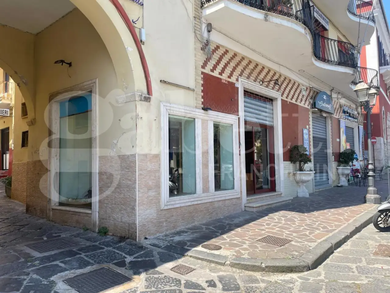 Negozio in Piazza Traniello 27, Gaeta, {3} - Foto 1