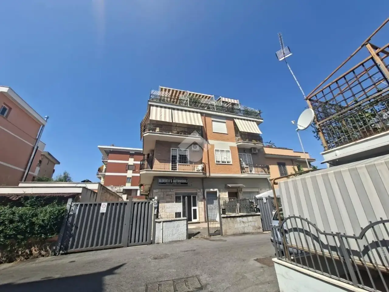 Negozio in Via Monsumanno Terme 10, Roma, {3} - Foto 1
