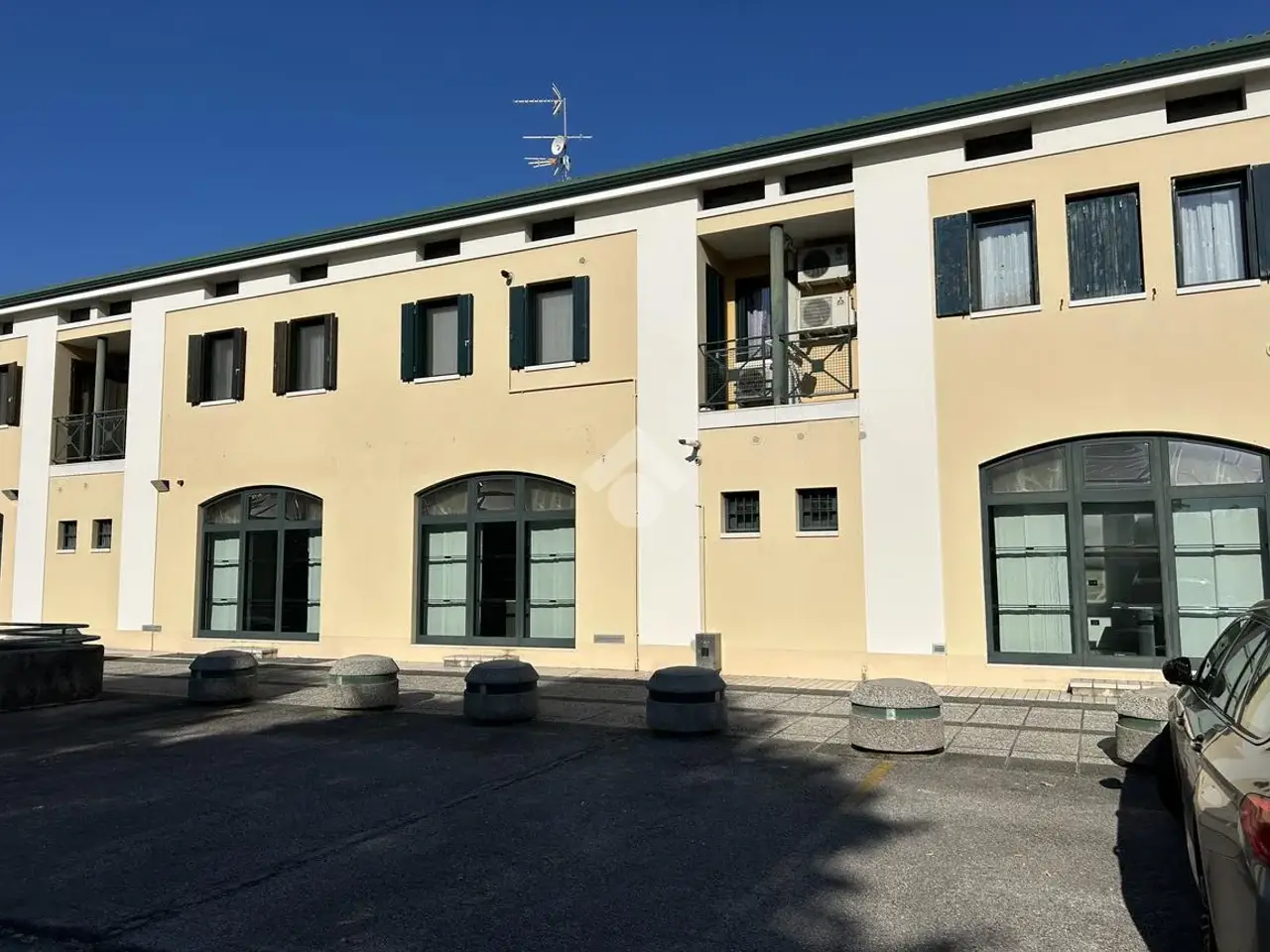 Ufficio in Via Aldo Moro 2, Nervesa Della Battaglia, {3} - Foto 1