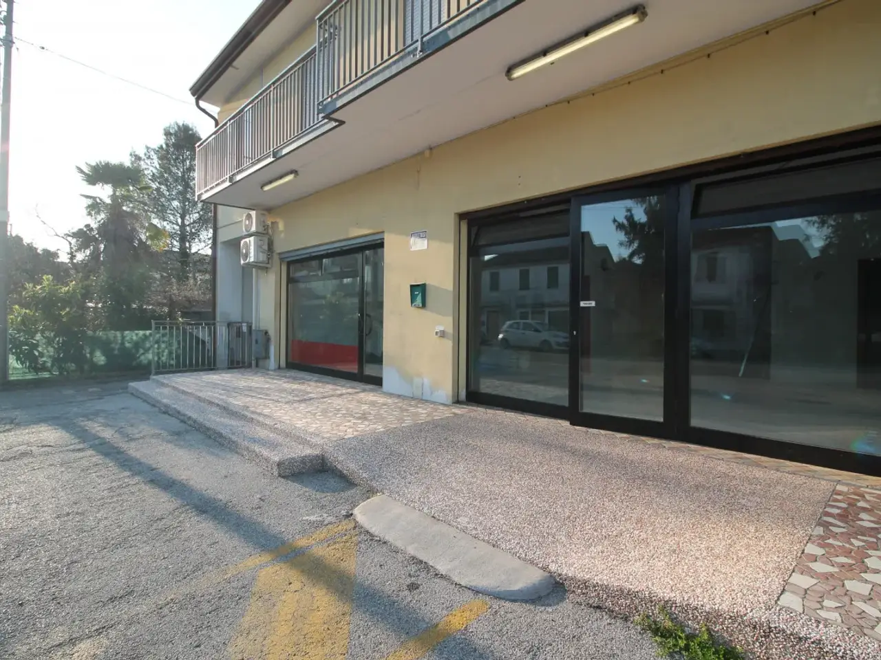 Negozio in Via Nazario Sauro 184, San Dona' Di Piave, {3} - Foto 1
