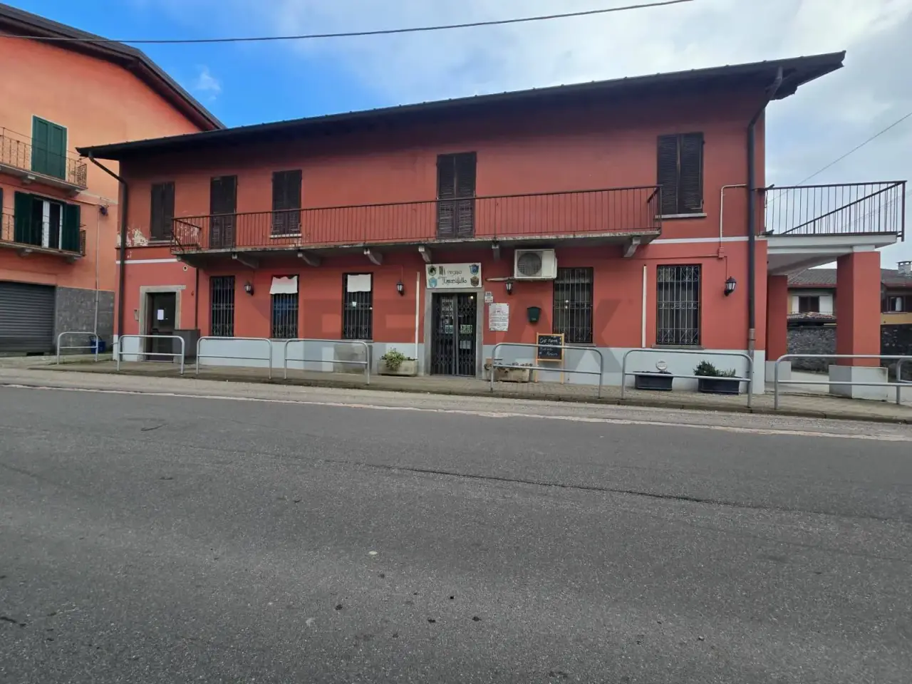 Esercizio commerciale in , Biandronno, {3} - Foto 1