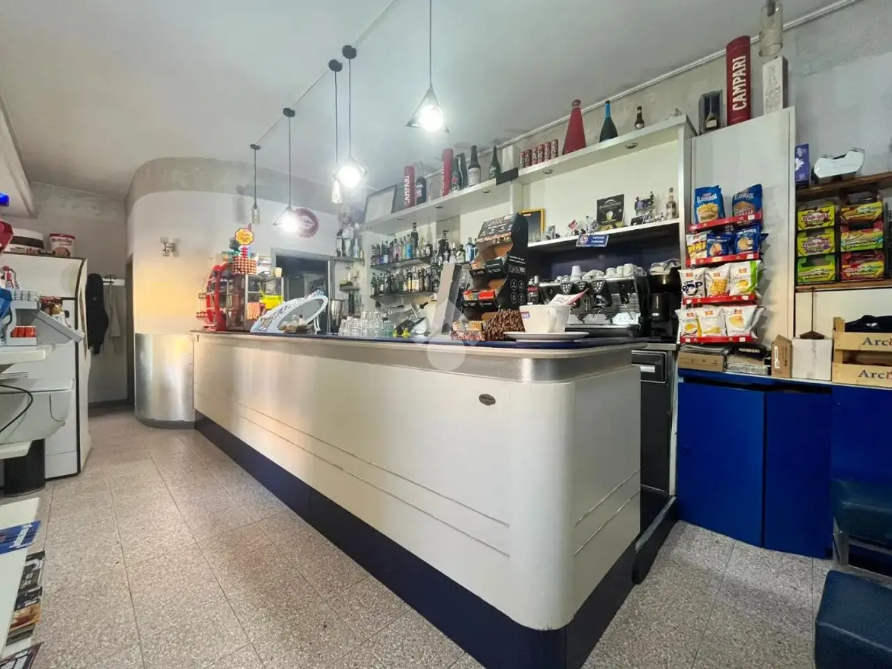 Negozio in Piazza Giacomo Matteotti 20, Desenzano Del Garda, {3} - Foto 2