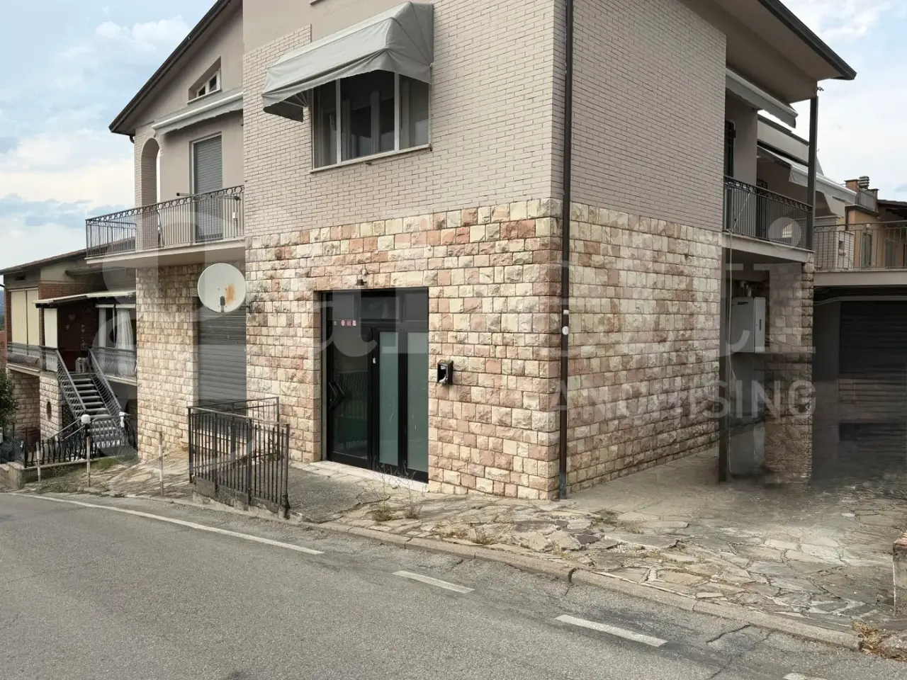 Negozio in Via San Biagio 1, Torgiano, {3} - Foto 1