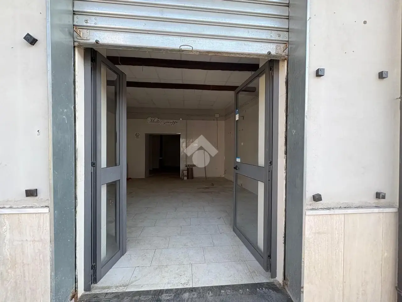 Negozio in Via Giuseppe Mazzini 36, Pollena Trocchia, {3} - Foto 2