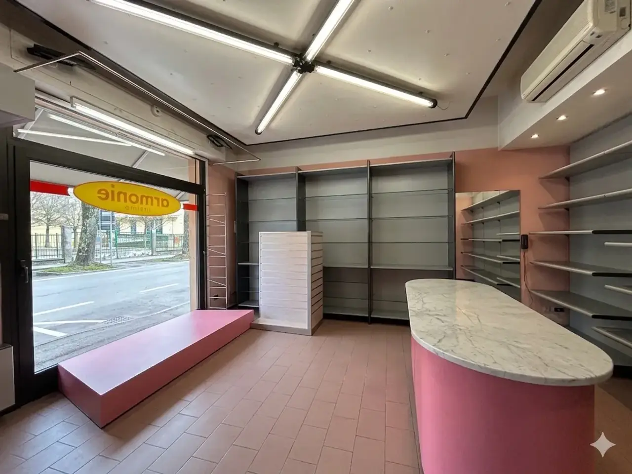 Negozio in Via Giordano Bruno 2, Legnago, {3} - Foto 1