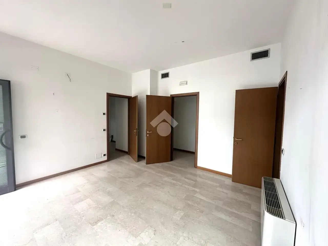 Negozio in Via Castellana 8, Castelfranco Veneto, {3} - Foto 1