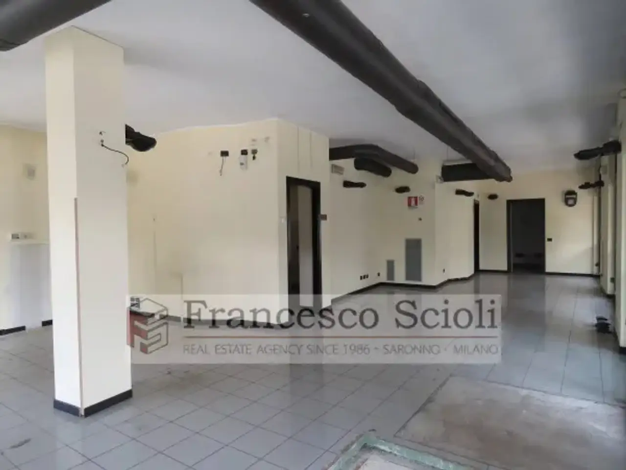 Negozio in Via Larga 24,, Saronno, {3} - Foto 1